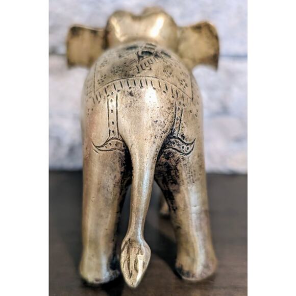Solid Brass VTG Trunk Up Elephant Nice Patina Figurine Shelf Sitter 4 in. High - Picture 4 of 6